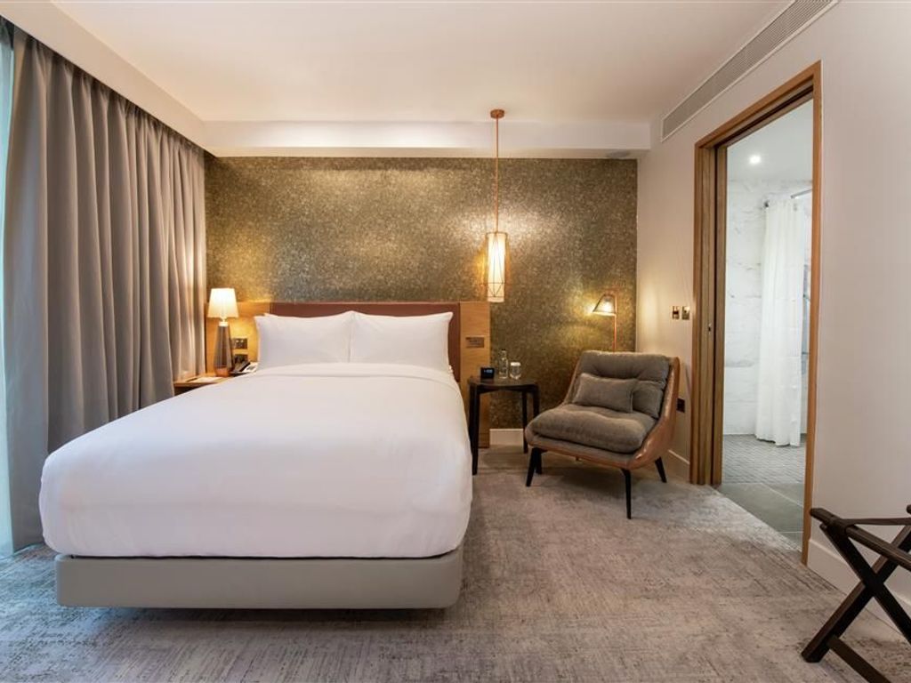 Lincoln Plaza London Curio Collection by Hilton