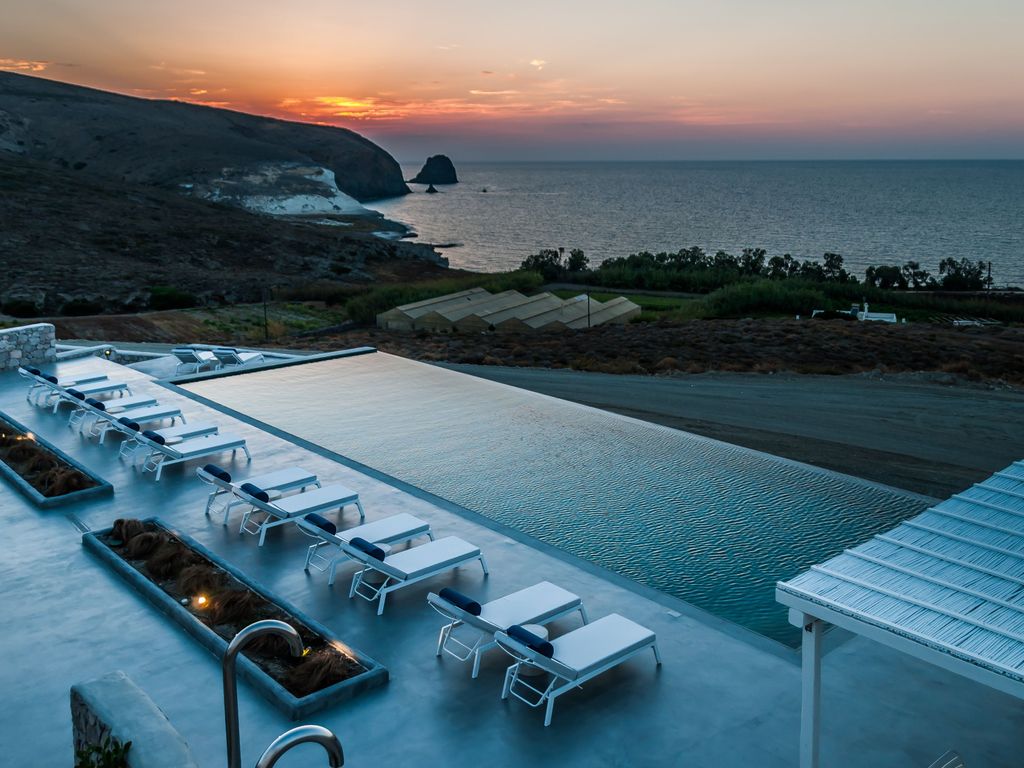 Milosbreeze Boutique Hotel
