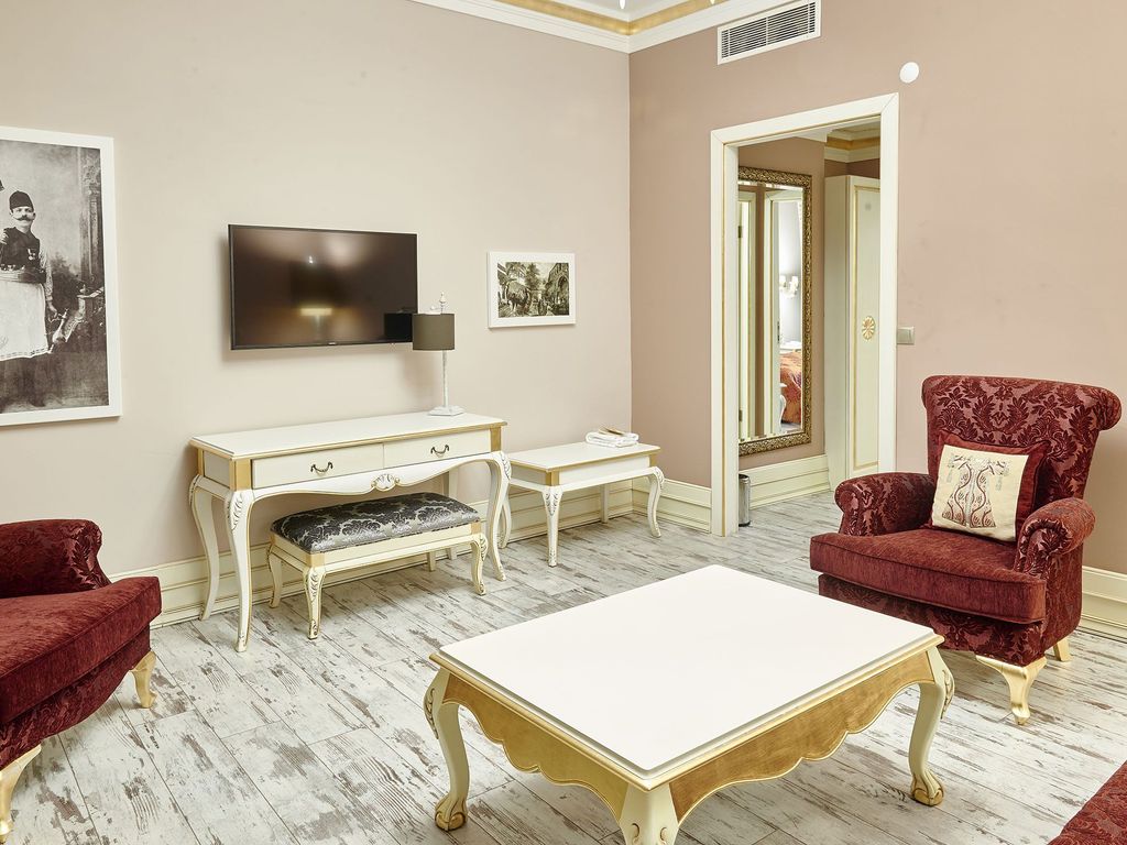 LAGORA  OLD TOWN HOTEL & BAZAAR
