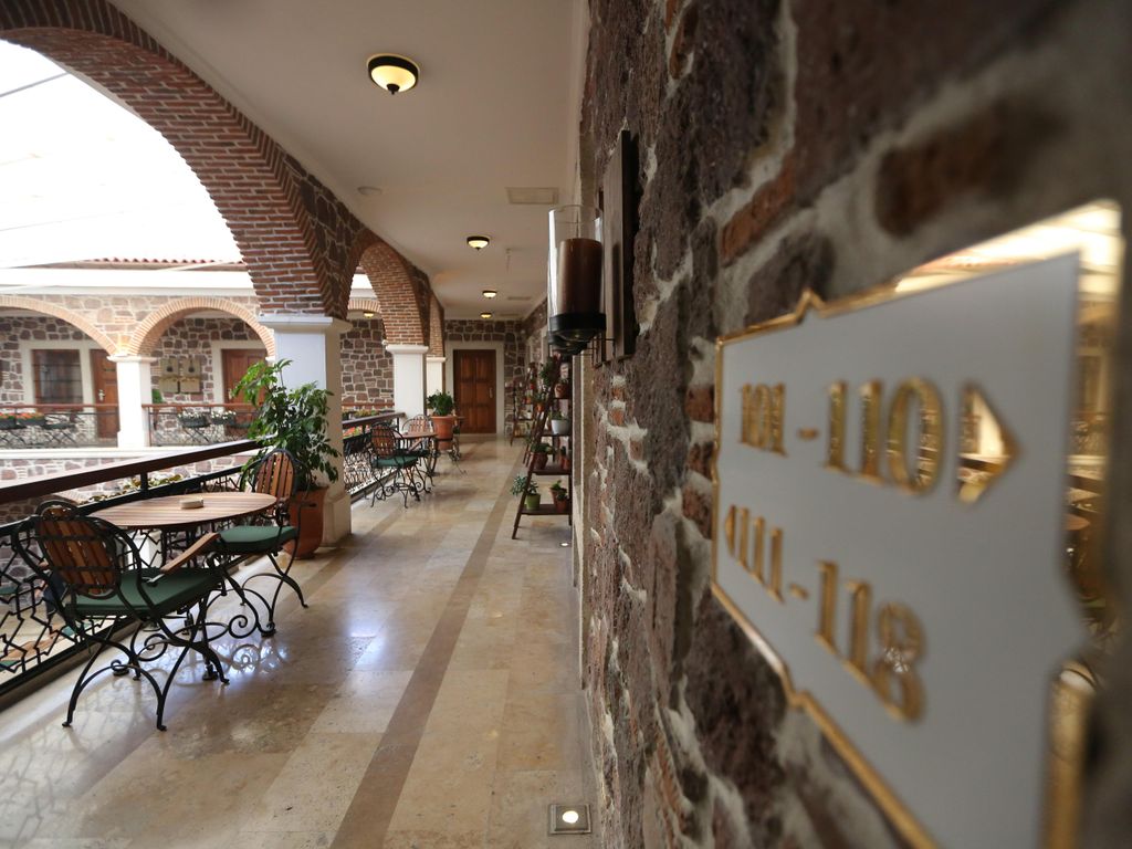 LAGORA  OLD TOWN HOTEL & BAZAAR