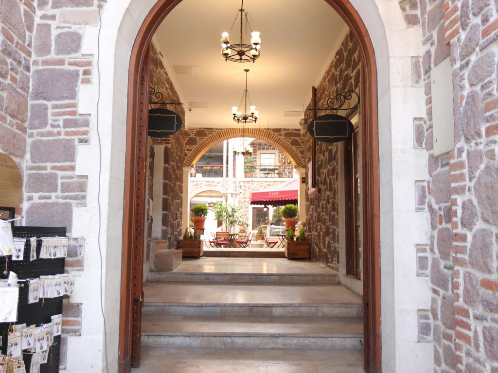 LAGORA  OLD TOWN HOTEL & BAZAAR