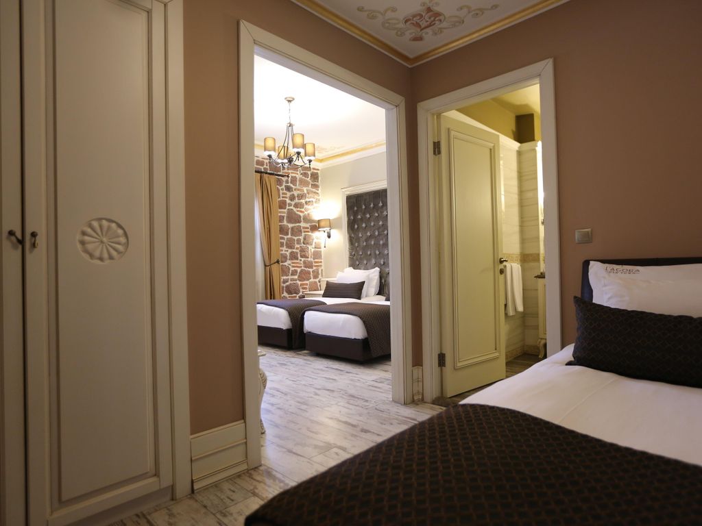 LAGORA  OLD TOWN HOTEL & BAZAAR