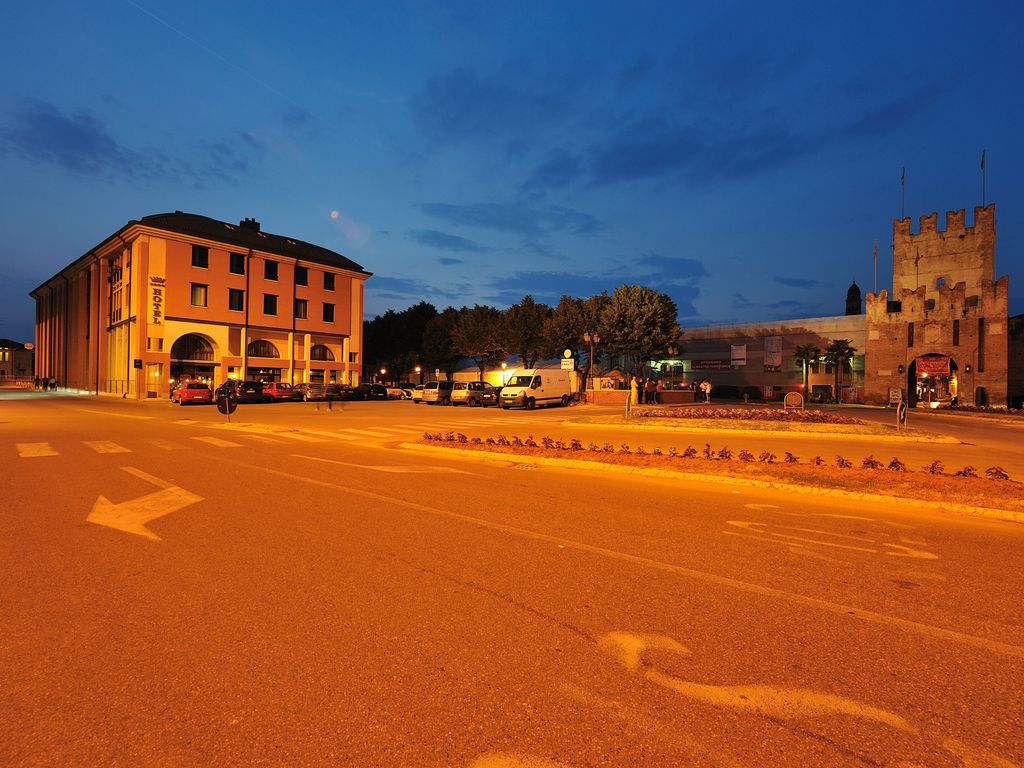 Roxy Plaza