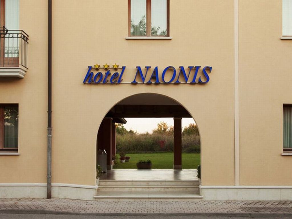 Naonis