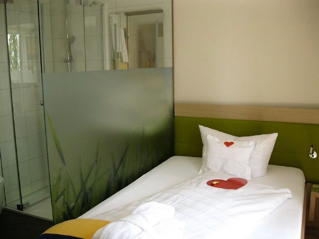 See Hotel Off