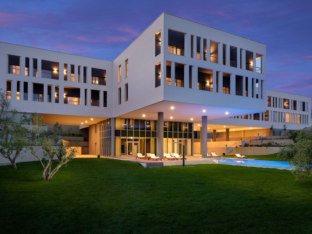 Hotel Salona Palace