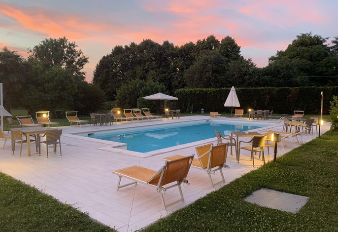 Le Ville Hotel