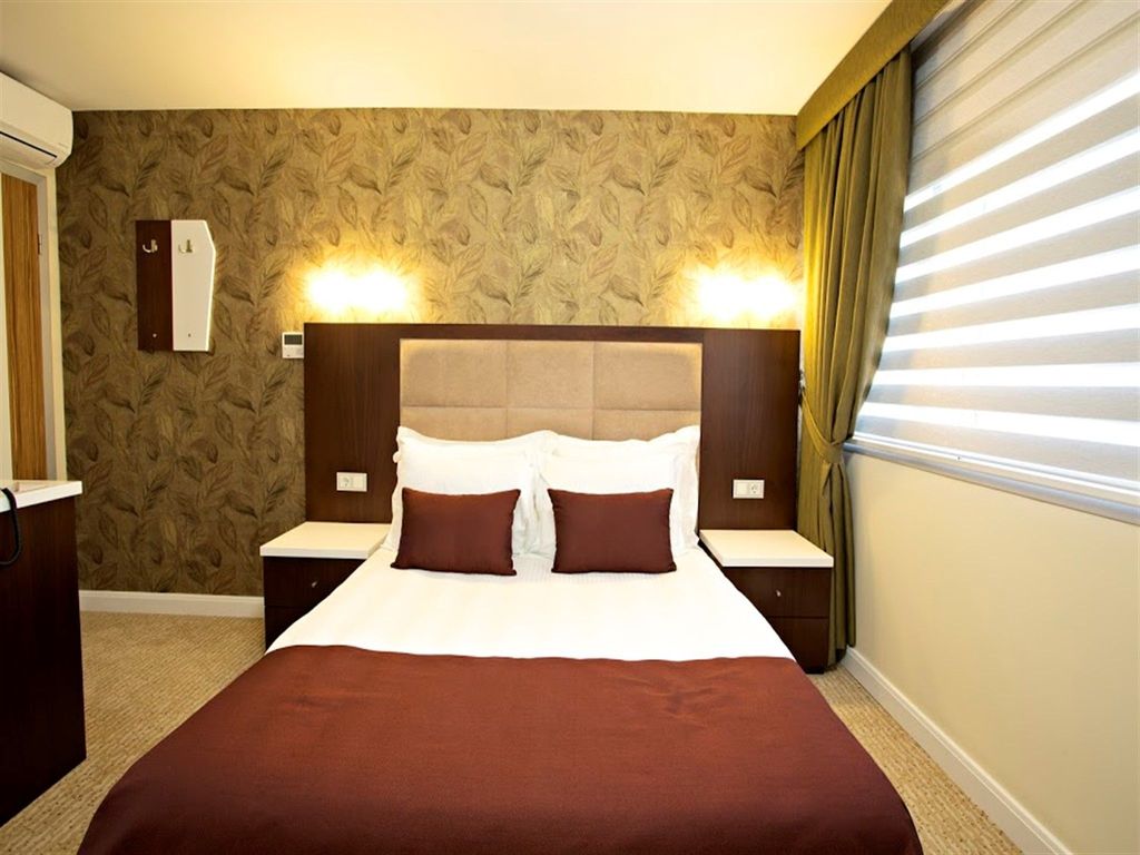 End Glory Hotel