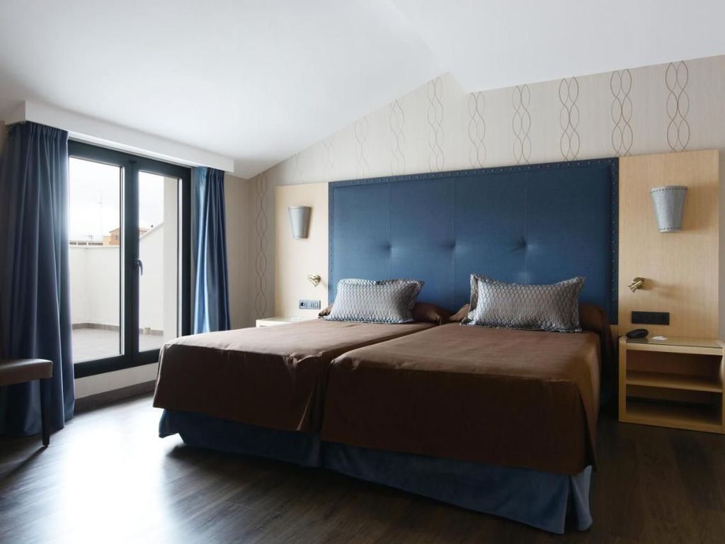 PEDRO I DE ARAGON Hotel