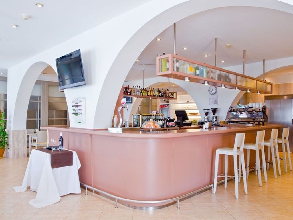 Hotel Jeni & Restaurant