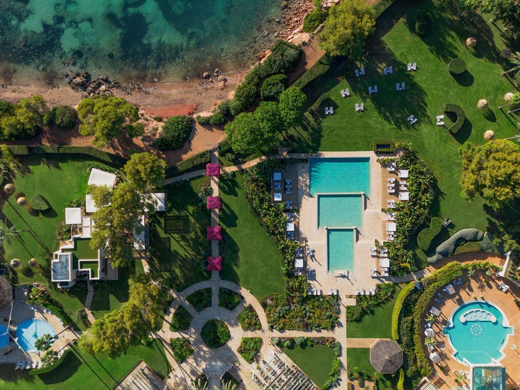 The St Regis Mardavall Mallorca Resort
