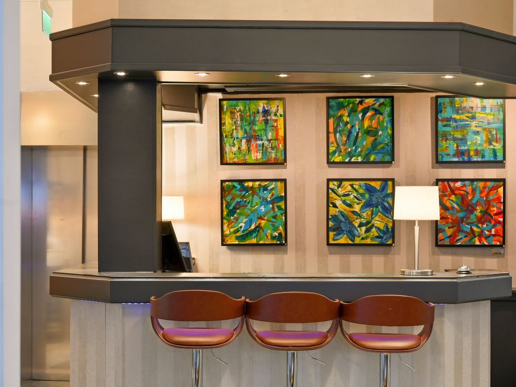 City Hotel