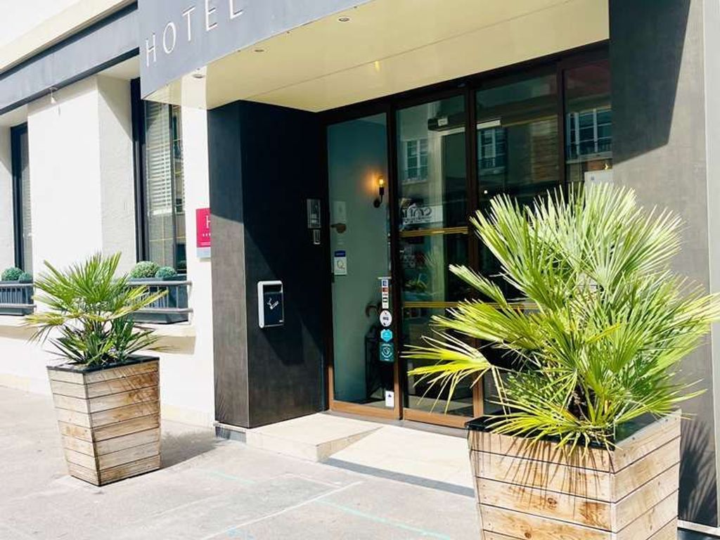 CONTACT HOTEL BRISTOL