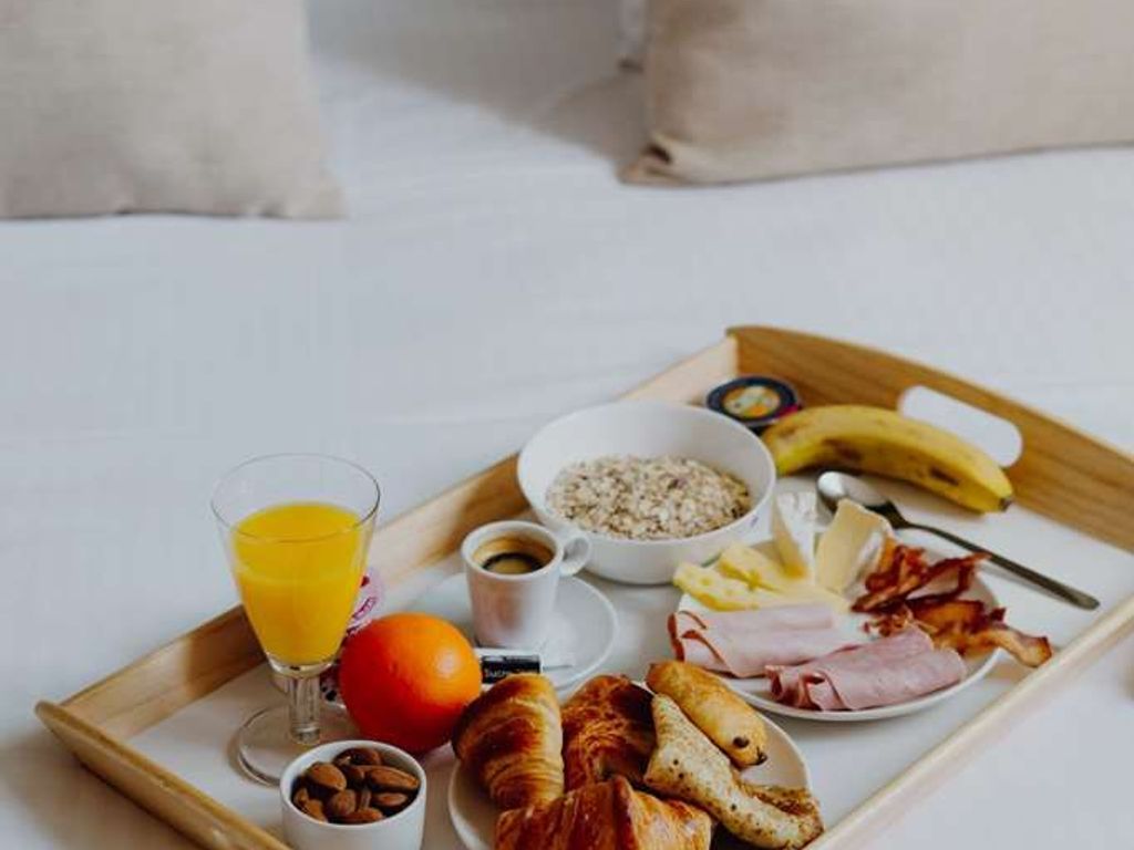CONTACT HOTEL BRISTOL