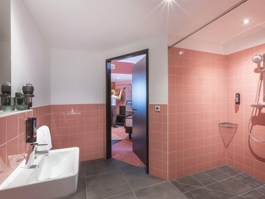 LOCO MUNICH NORTH by IHG Holiday Inn - the niu