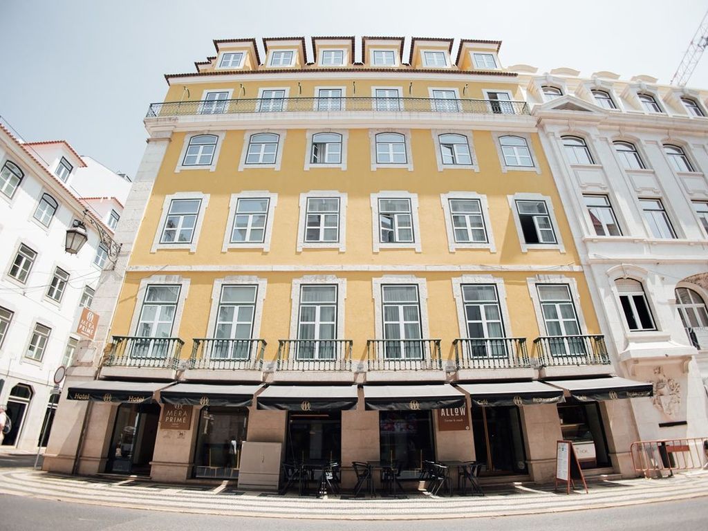 MERAPRIME GOLD DESIGN HOTEL
