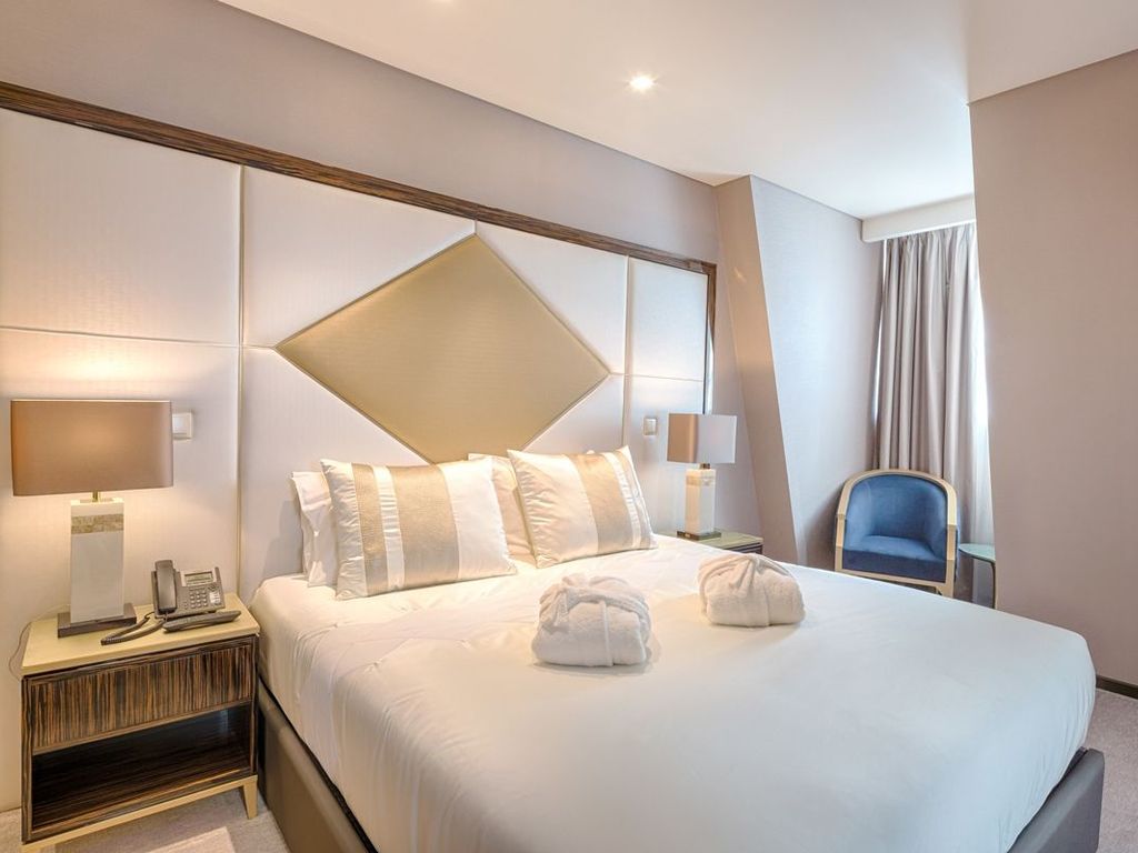 MERAPRIME GOLD DESIGN HOTEL