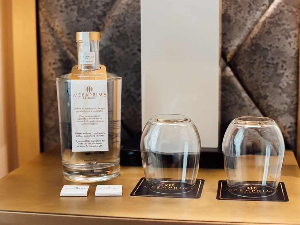 MERAPRIME GOLD DESIGN HOTEL