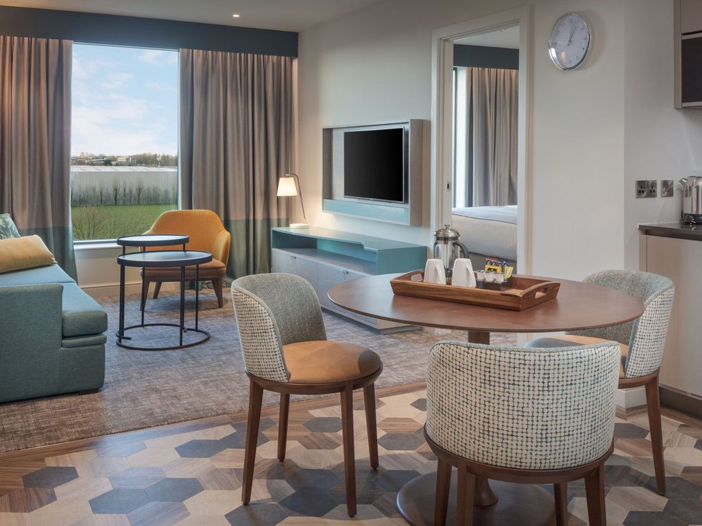 Staybridge Suites LONDON - HEATHROW BATH ROAD by IHG