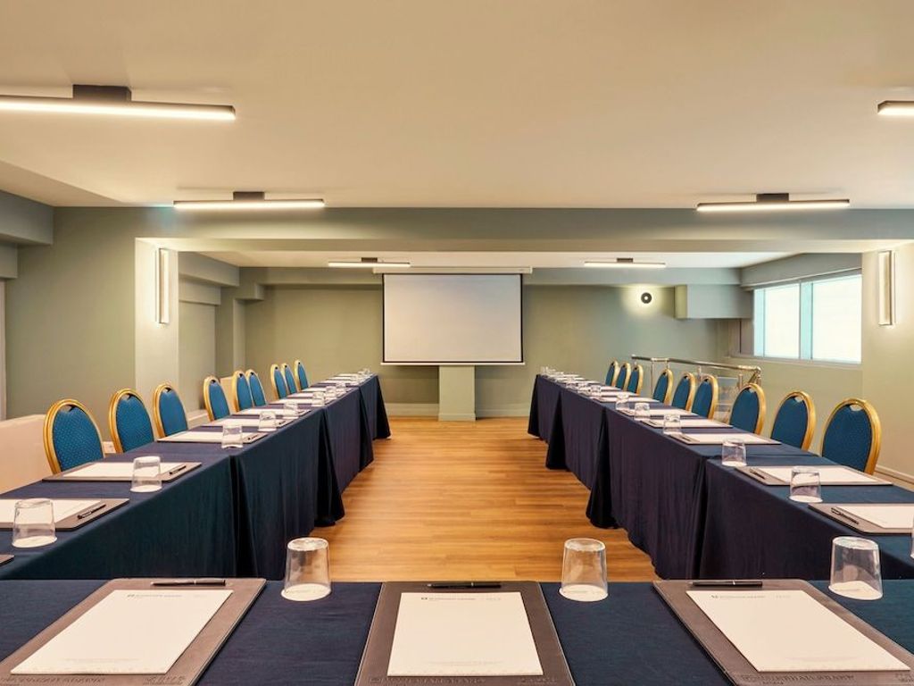 Zeus Essence Wyndham Athens Residence
