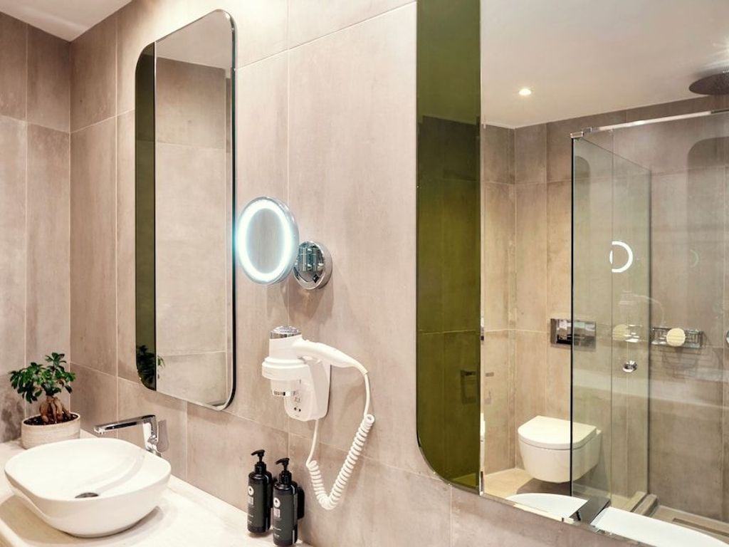 Zeus Essence Wyndham Athens Residence
