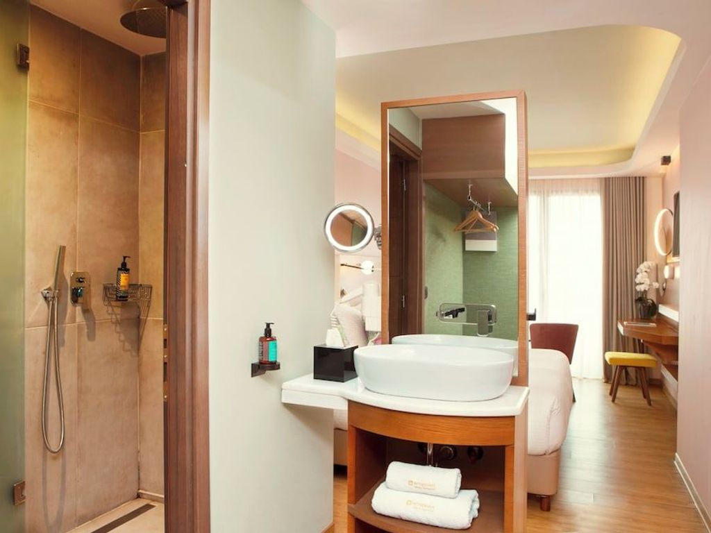 Zeus Essence Wyndham Athens Residence