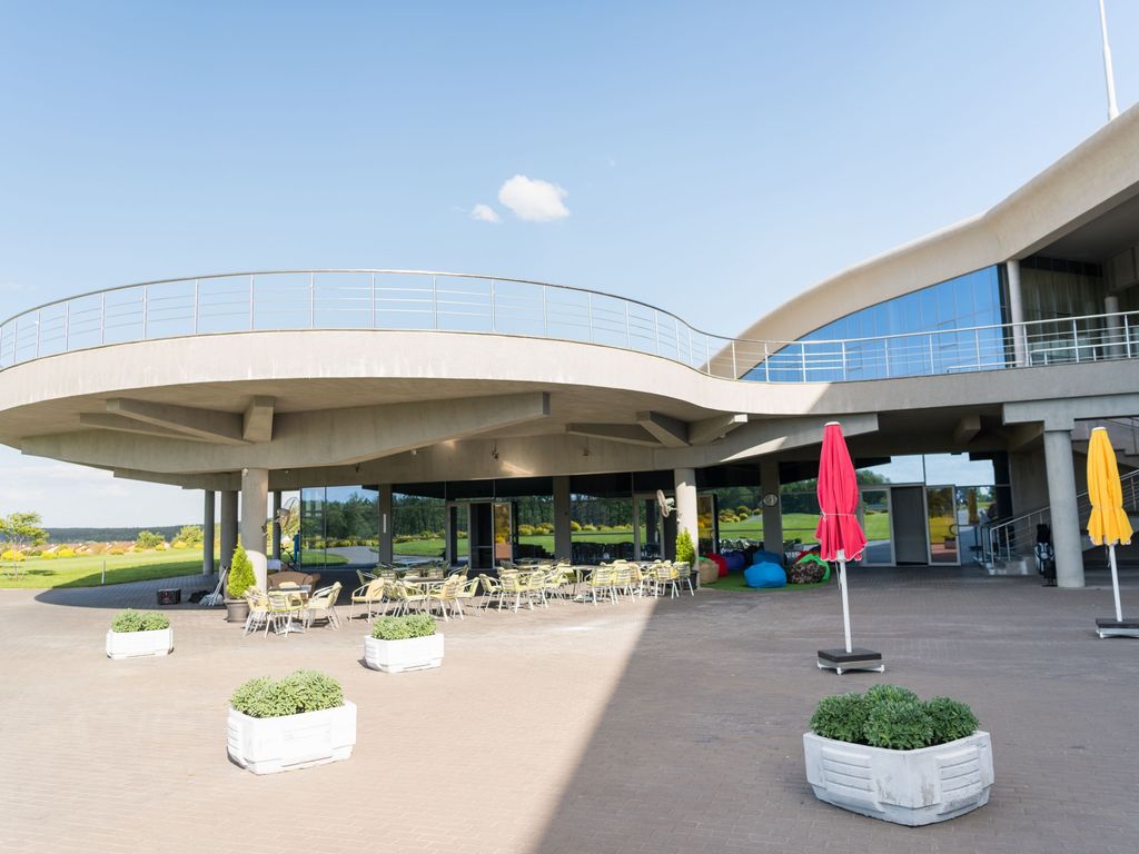 GOLF VILLAGE