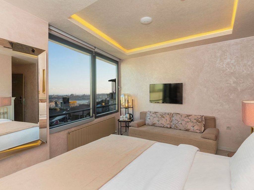 Ayramin Deluxe Hotel