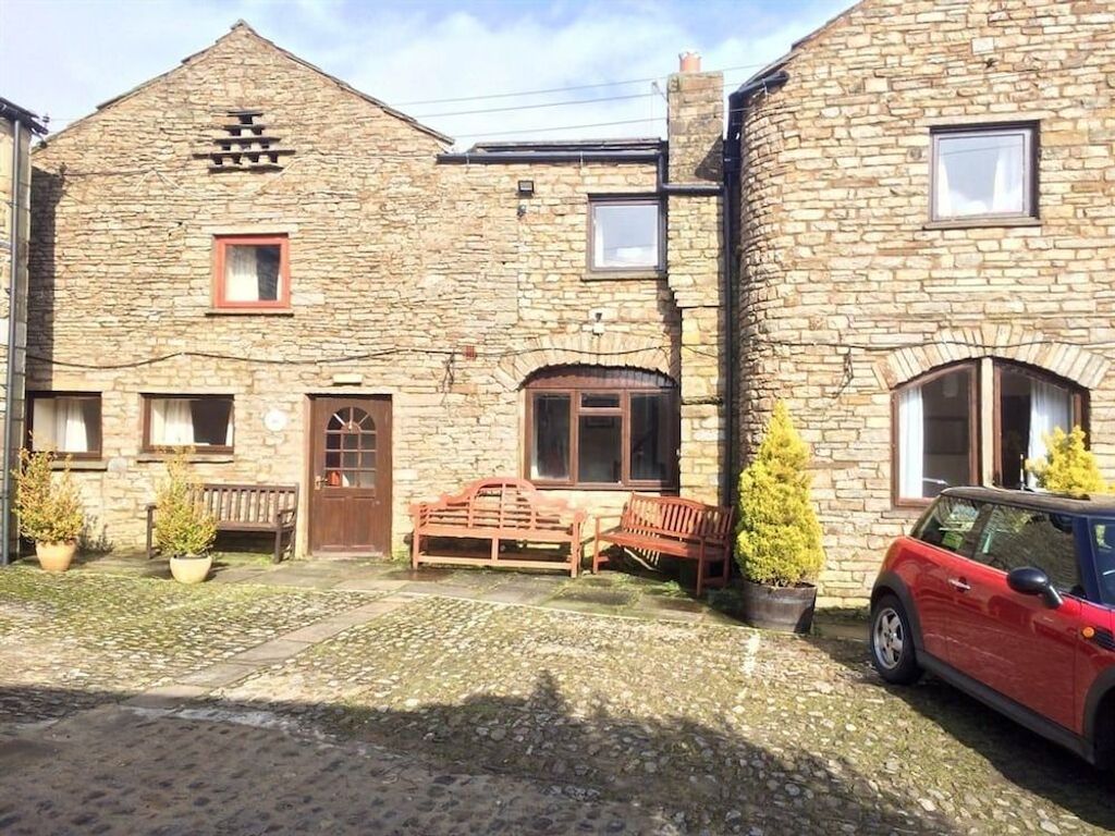 Fox & Hounds Inn
