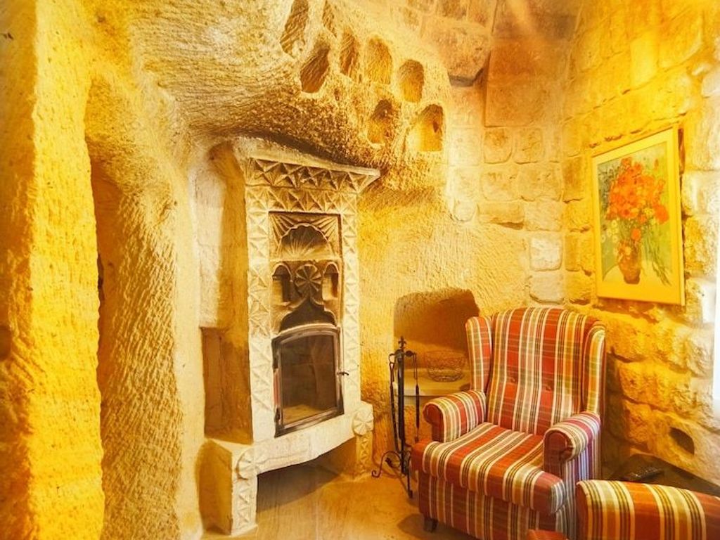 Acropolis Cave Suite