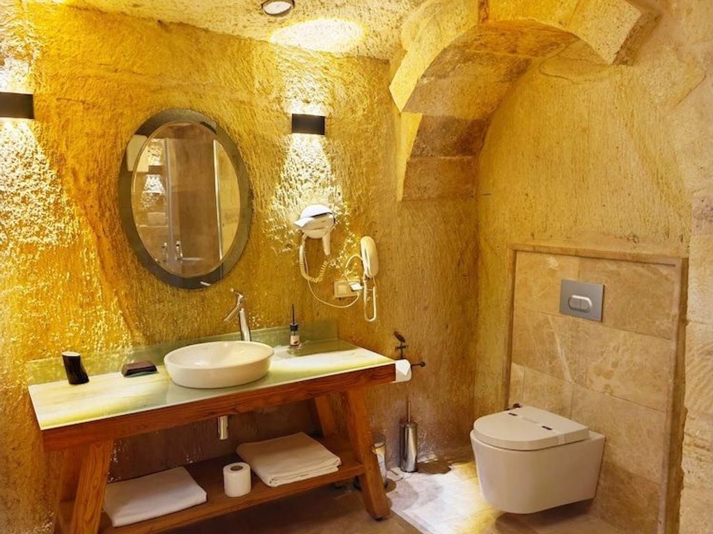 Acropolis Cave Suite