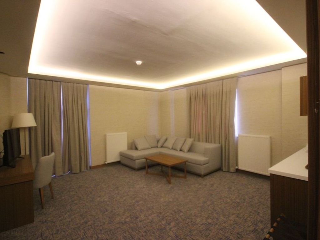 Garden Zara Hotel