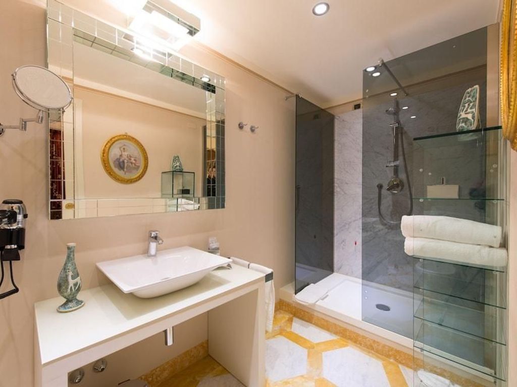 N.15 Santori Luxury Home