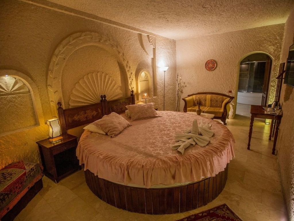 Hermes Cave Hotel