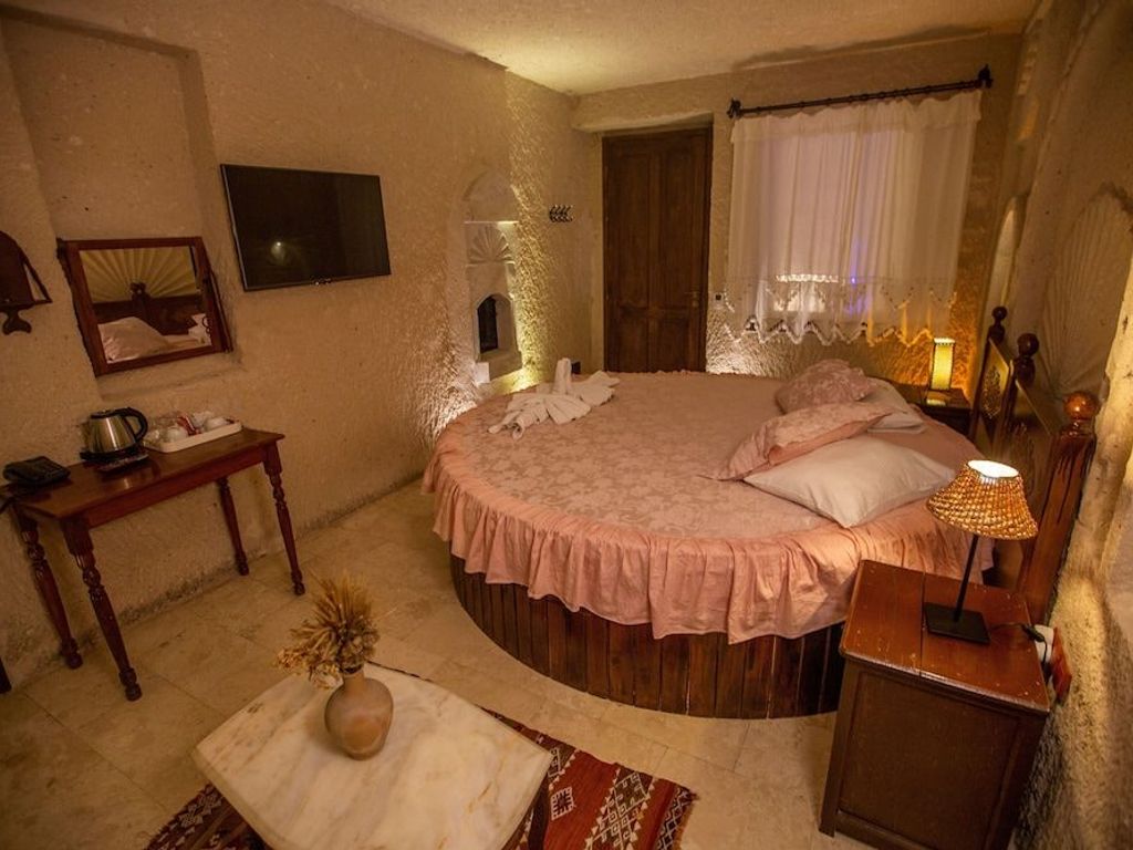 Hermes Cave Hotel
