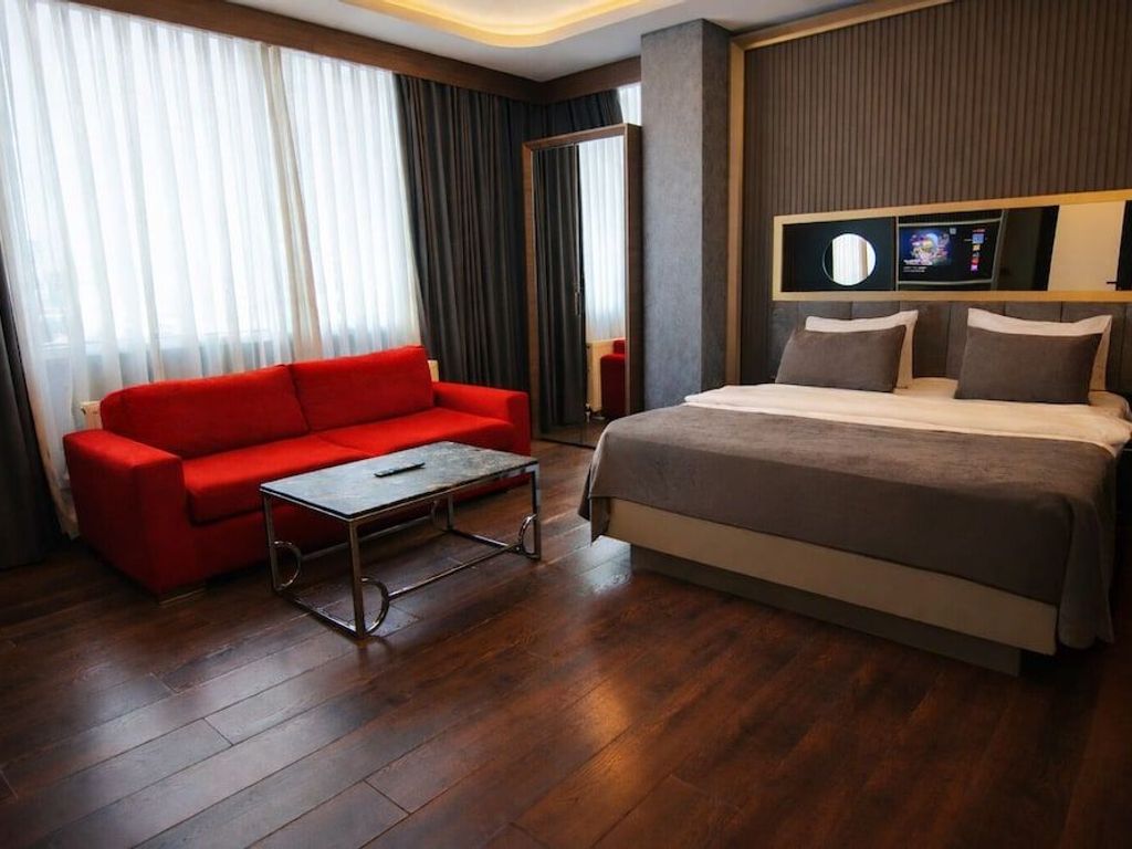 216 Eagle Palace Suite