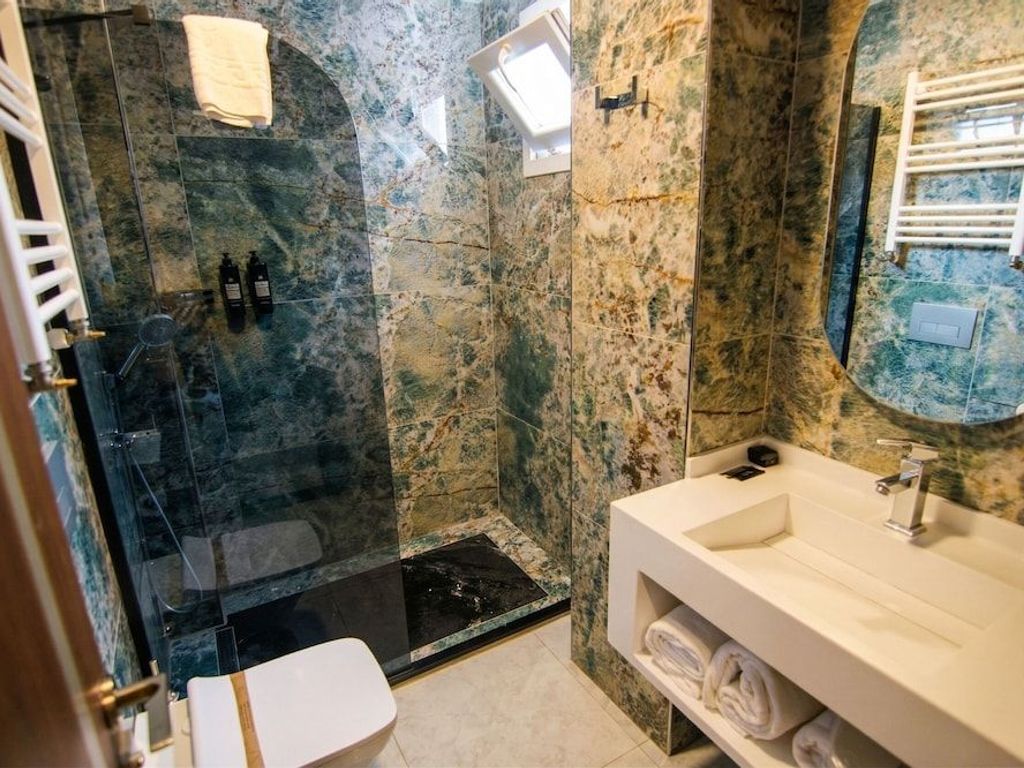 216 Eagle Palace Suite