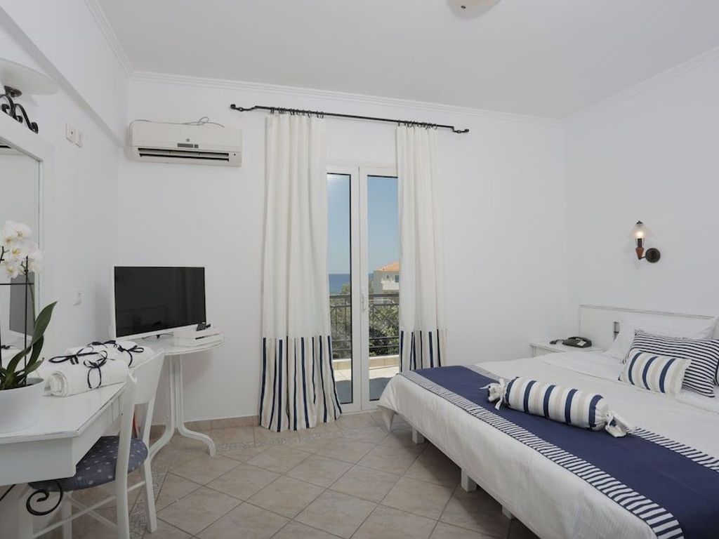 Iris Beach Hotel