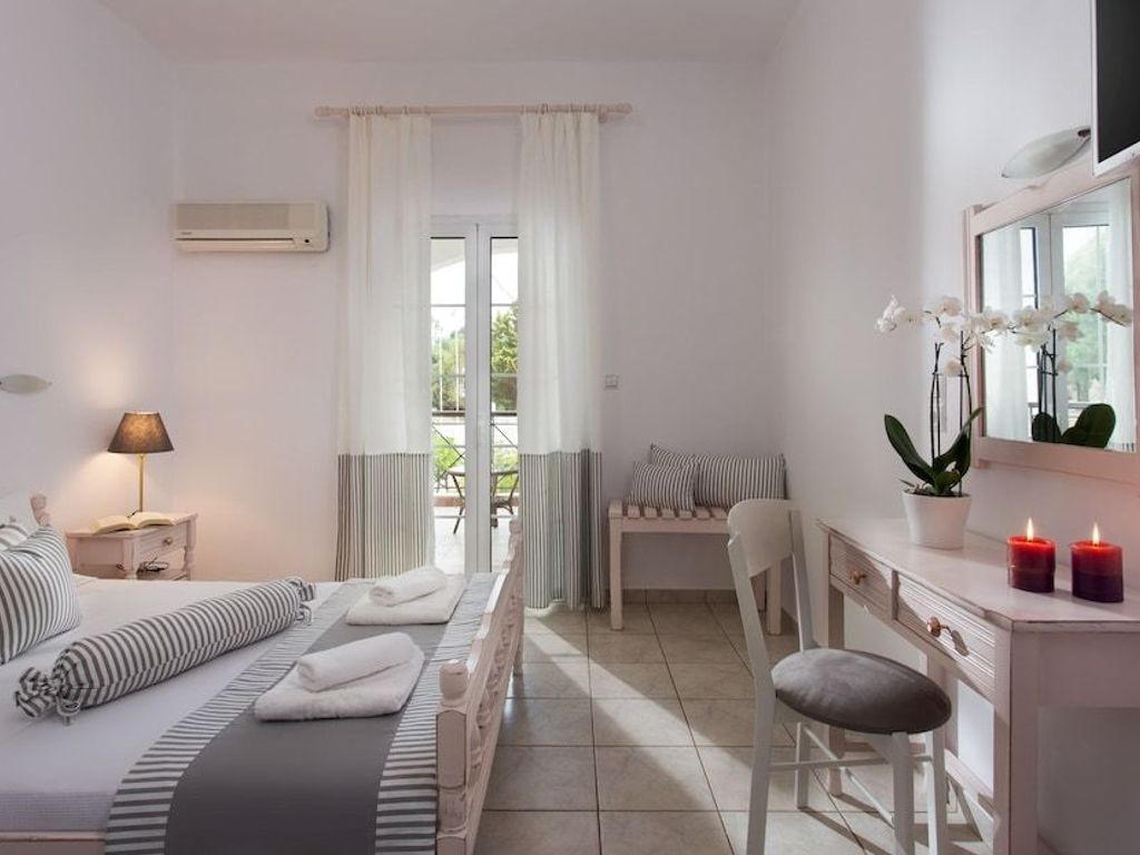 Iris Beach Hotel