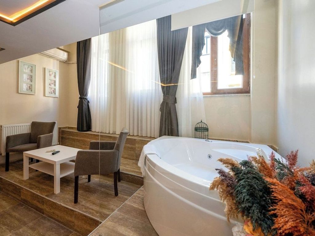 Aiza Suites