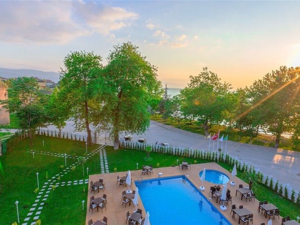 Limnades Hotel
