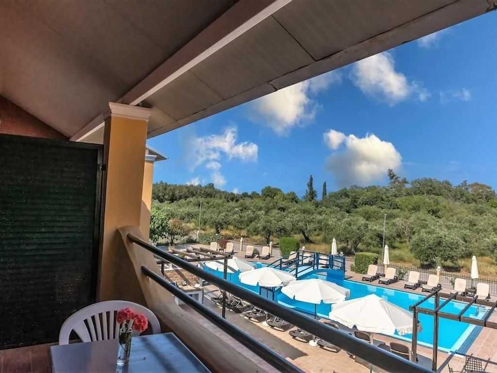 Nikos Villas