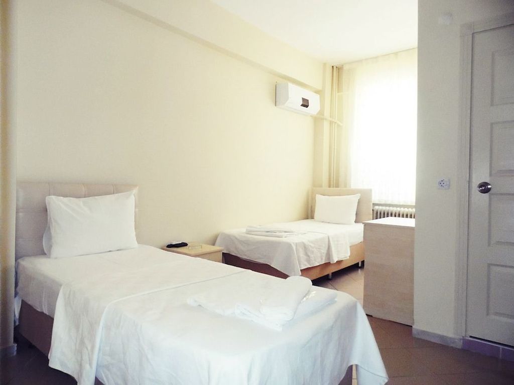 Saral Hotel