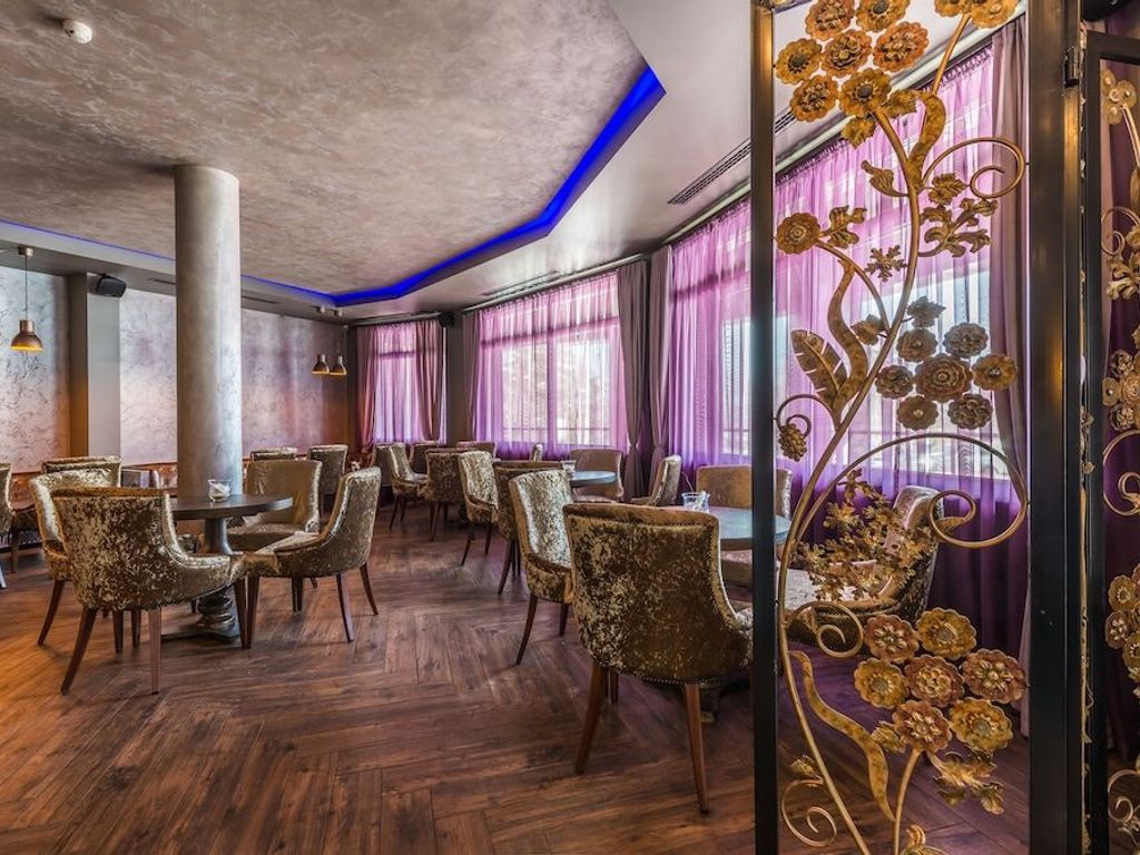 All Seasons Residence Hotel