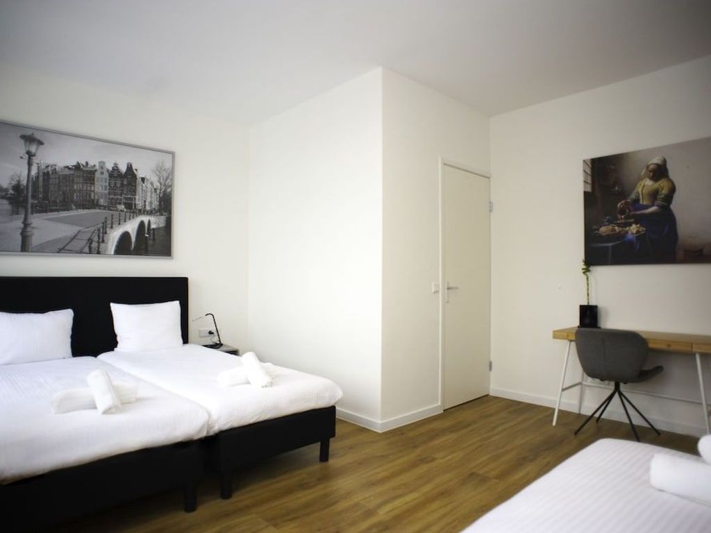 I Hotel