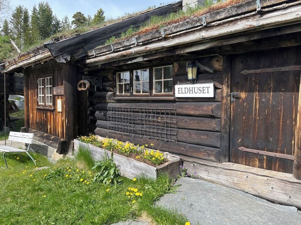 Raulandsakademiet og Vandrerhjem