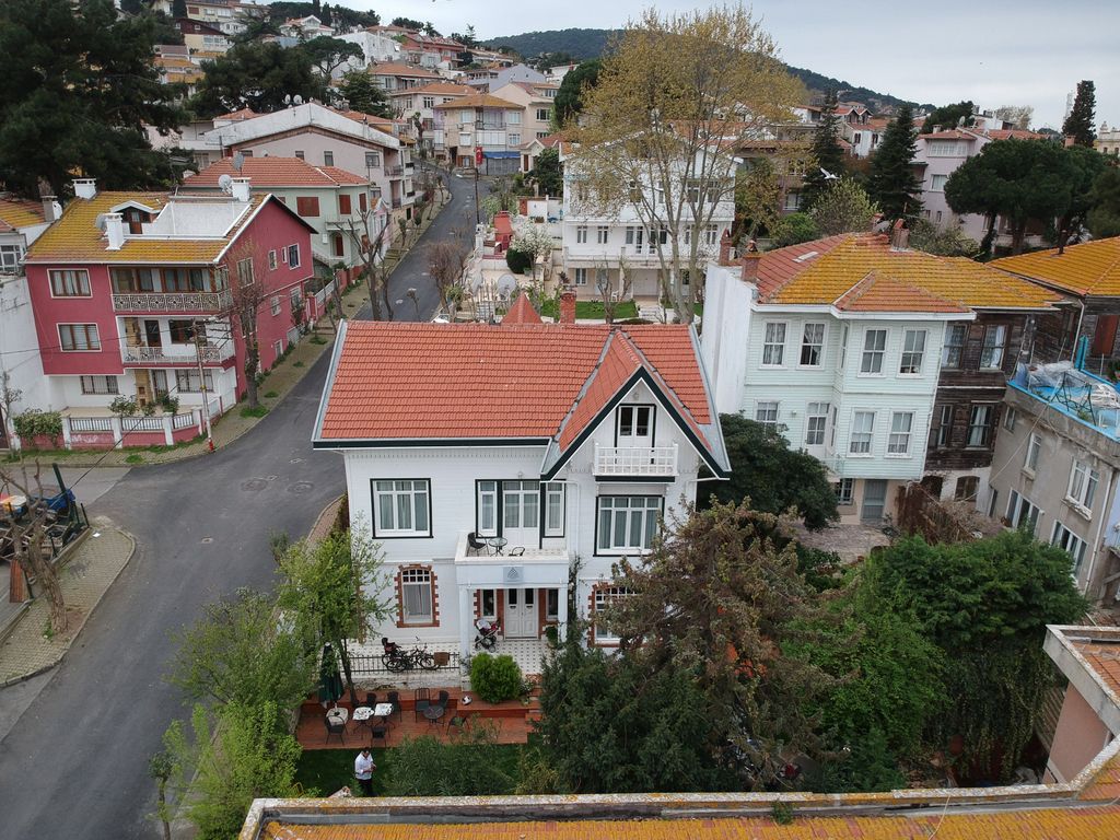 Sergüzest Hotel