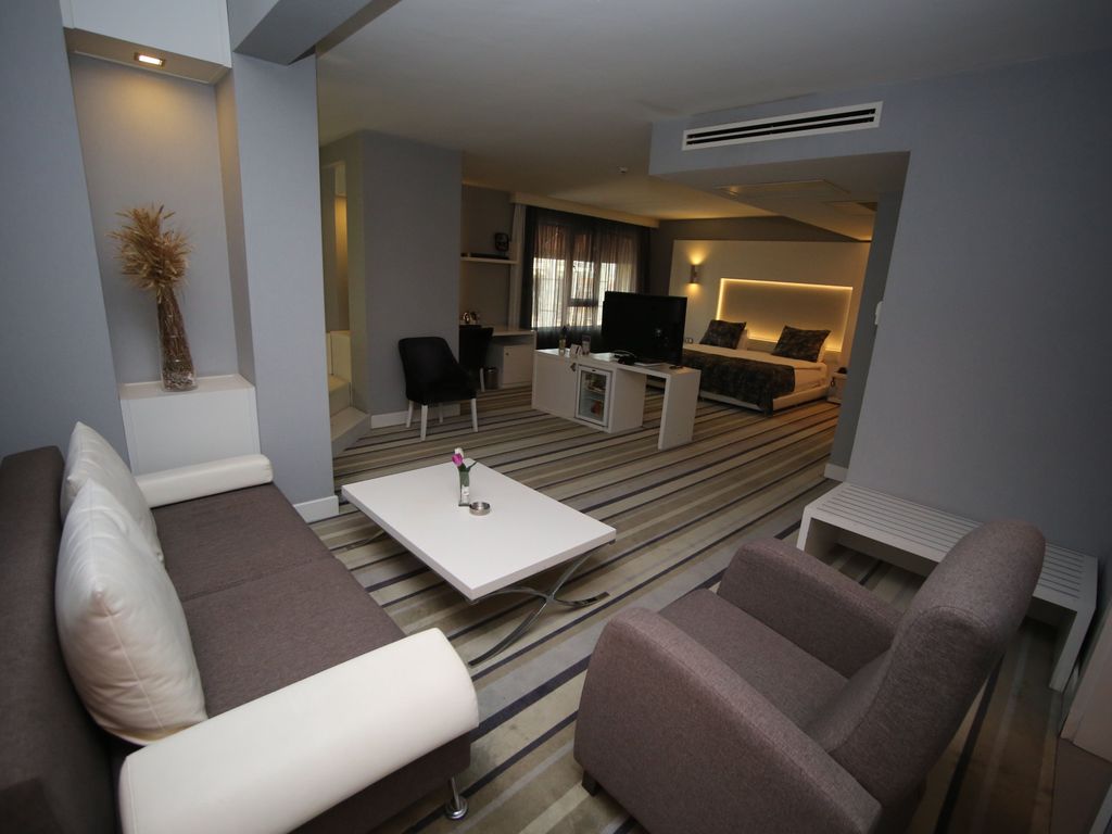 Grand Nora Hotel