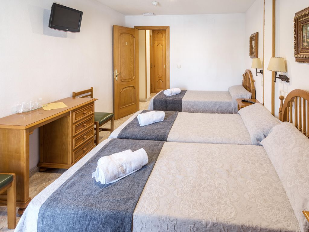 Hostal Gran Via Pinto