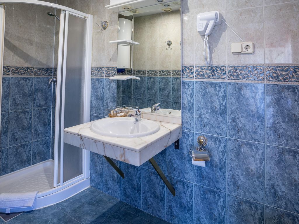 Hostal Gran Via Pinto
